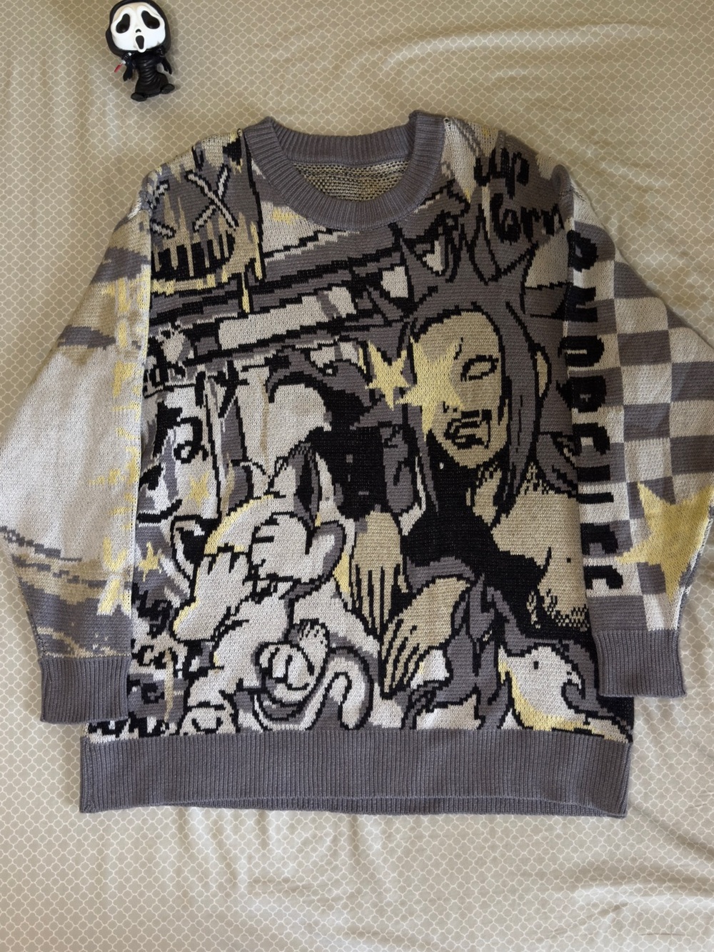 Graphic Crewneck Sweater in Gray and Cream